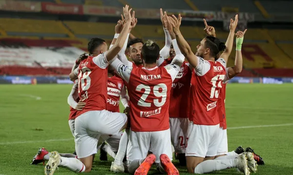 Independiente Santa Fe logró un triunfo que lo encarama en la punta del campeonato colombiano con un gol de Andrés Pérez