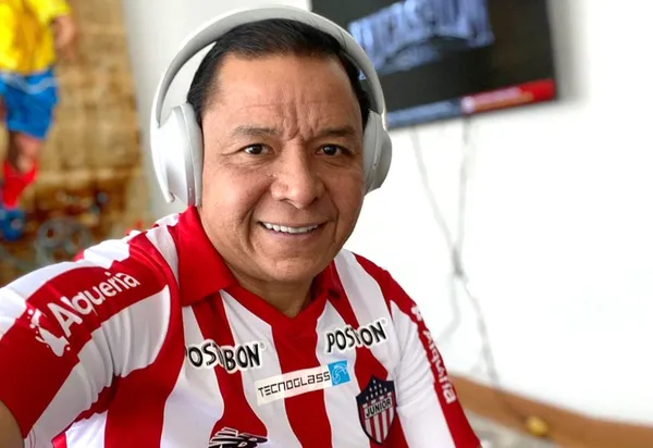 Iván René Valenciano se dejó ver en una entrevista en una mala presentación personal y eso generó polémicas, aunque el ex jugador tendría una excusa.