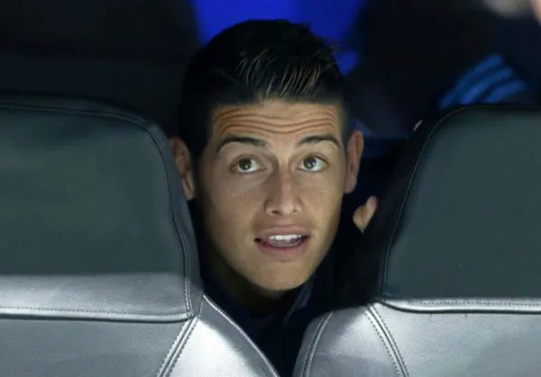 James Rodríguez confirmó a sus 30 años que prefiere el dinero antes que jugar al máximo nivel en Europa. James rechazó la oferta del AC Milan porque el sueldo era inferior a los $8 millones de euros que se gana anualmente en el Everton. Con el club italiano jugaría la Champions League y hubiese podido mostrarse con fuerza ante la élite de Europa, pero optó por quedarse en el banquillo del club inglés y con un buen ingreso en su cuenta bancaria.