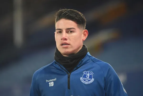 James Rodríguez para evitar estar cerca del Real Madrid; según el periodista Rudy Galetti, rechazó una oferta que recibió del Sevilla. El A.C Milán ya le dijo a su agente Jorge Mendes que solo le pueden ofrecer un salario anual de $3.5 millones de euros, que es el tope que se maneja en el club. Sin embargo, hay un aspecto que James tiene en cuenta para aceptar esa oferta tan baja en Italia.