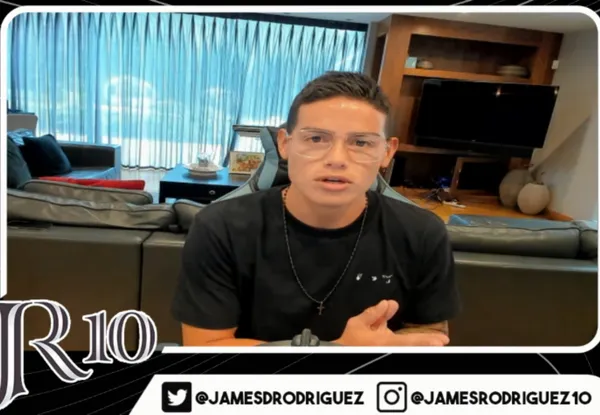 James Rodríguez hizo una transmisión en vivo vía Twitch para aclarar que él no tiene nada en contra del cuerpo técnico de la Selección Colombia y que ellos tampoco tienen nada en contra de él. Pidió que se acabe la polémica de todo el conflicto que ha venido teniendo su figura desde hace algún tiempo y de esta forma abrir la posibilidad para un eventual regreso al equipo. James sorprendió a todos con un mensaje que le envió a sus compañeros para los tres partidos seguidos que vienen ahora a comienzos de septiembre; en las Eliminatorias Sudamericanas rumbo a Qatar 2022.