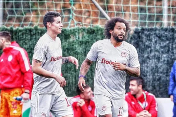 James Rodríguez juega con Marcelo en el Olympiacos de Grecia, el colombinao tuvo un gesto con el carioca.