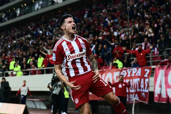 James Rodríguez marcó su primer gol con el Olympiacos de Grecia, pero el tanto al final no los ayudó a ganar.