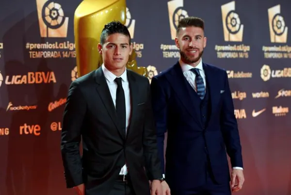 James Rodríguez a pesar de que es un jugador tímido en la mayoría de sus actuaciones públicas, unos dicen que es una condición psicológica de él y otros afirman que es por su tartamudez. Lo que sí es cierto es que James cuando habla siempre sorprende. Rodríguez admira mucho a un jugador español y no es su ex compañero de equipo Sergio Ramos. James hace algunos años elogió a Andrés Iniesta. El colombiano en una frase corta resumió la genialidad de Iniesta.