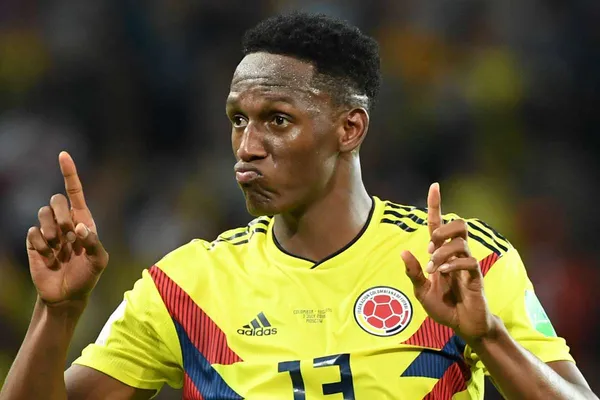 James Rodríguez provocó que a Yerry Mina le dieron un fuerte jalón de orejas, por parte de Carlo Ancelotti. Mira lo que hizo