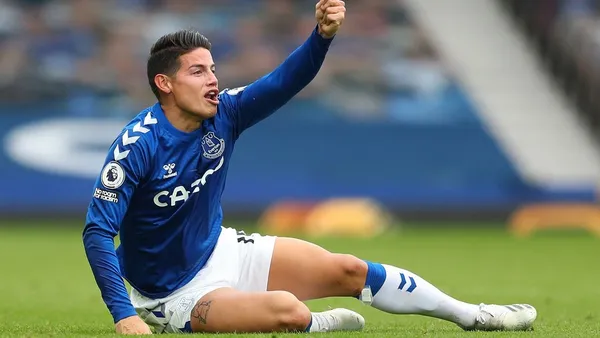 James Rodríguez no tuvo un buen partido, su nivel estuvo alejado a lo que acostumbra y así reaccionó la prenda de Inglaterra con el colombiano.4