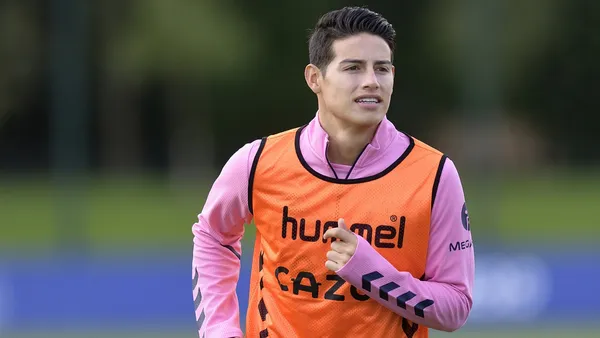 James Rodríguez vuelve a ser noticia en la tienda del Real Madrid, y esta vez abofeteó a Zidane de esta forma