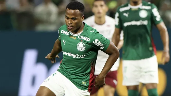 Jhon Arias jugando con Palmeiras ante Fluminense