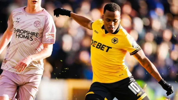 Jhon Arias jugando en Wolverhampton - Instagram @jhonariasa