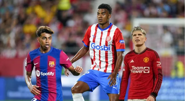 Jhon Solís con la camiseta del Girona, en la imagen también aparece Lamine Yamal y Alejandro Garnacho. FOTO: Transfermarkt