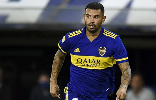 Jorge Bermúdez quien es uno de los dirigentes principales del Boca Juniors de Argentina decidió hablar acerca del caso de Edwin Cardona en el medio TyC Sports y resaltó lo siguiente: "En Boca Juniors seguimos pensando que Edwin Cardona debería estar cada domingo en la cancha”. Todos los futbolistas colombianos del club "Xeneize" son criticados fuertemente a diario ya sea por temas de rendimiento o por polémicas extra deportivas. Cardona es uno de los jugadores que podría salir a final de año y regresar a un club que no es de su agrado.