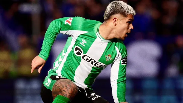 Juan Camilo Hernández será de baja un mes con Real Betis - X @CuchoHernandez