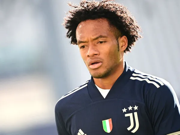 Juan Cuadrado le saca ventaja a Cristiano Ronaldo en la consideración de Andrea Pirlo en Juventus.