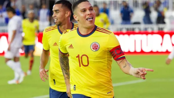 Juan Fernando Quintero abrió el marcador contra Uruguay en Montevideo. Foto: FCF