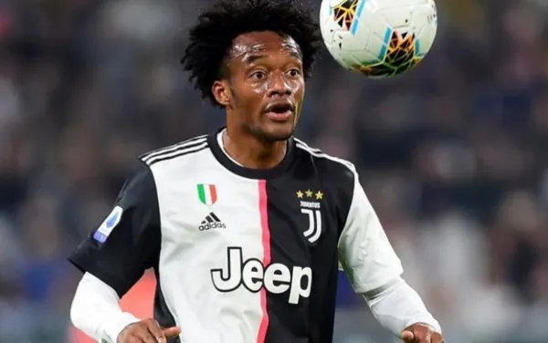 Juan Guillermo Cuadrado está negociando su renovación con la Juventus pero los términos económicos no son los mejores para el colombiano y eso retrasa el proceso.
