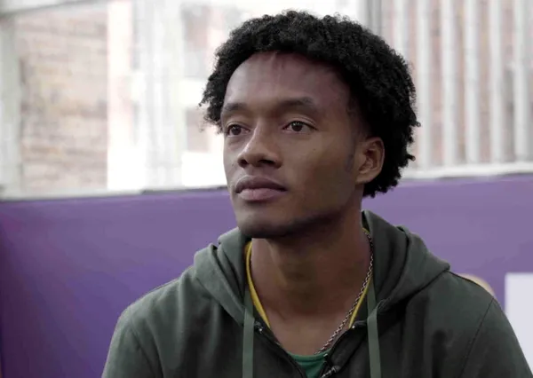 Juan Guillermo Cuadrado pese a venir de un entorno humilde donde vivía con escasos recursos, en su natal Necoclí llegó a ayudar a un jugador de la Selección Colombia que lo reconoce ampliamente.