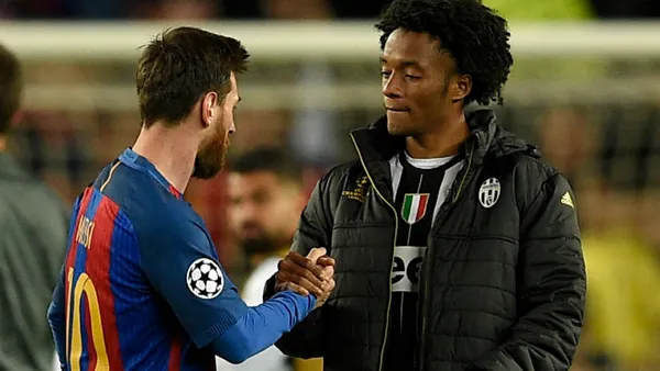 Juan Guillermo Cuadrado se viralizó en las redes por el insólito método que encontró para detener a Lionel Messi en Barcelona.
