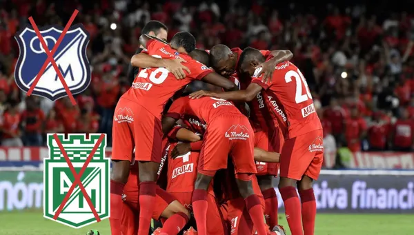 Jugadores de América de Cali festejando en grupo