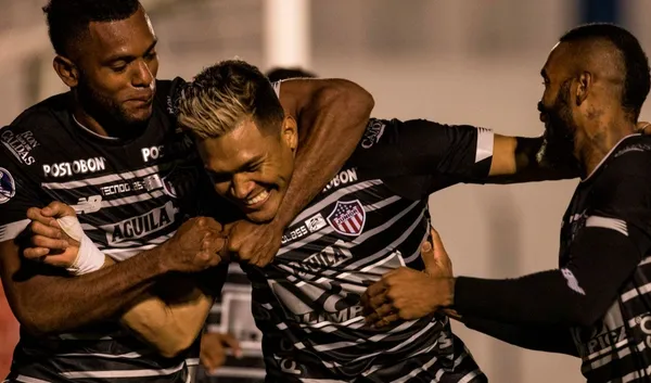 Junior de Barranquilla se impuso en casa de Plaza Colonia con el tanto del matador Teófilo Gutiérrez y sueña con seguir en la Sudamericana