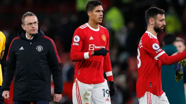 La crisis en el Manchester United se agrava y hasta 11 jugadores del club considerarían irse.