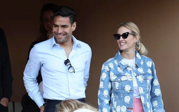 La esposa de Ramel Falcao, Lorelei Tarón, compartió unas palabras en las redes sociales que causaron muchos comentarios en Turquía. Según lo reseña el portal Gol Caracol la esposa de Falcao escribió lo siguiente: "Nos vamos esta semana. Juntos para siempre..."; esto generó mucha controversia porque surgieron preguntas como: ¿Para dónde se van? ¿Cuándo se van?, tuvo que salir el agente de Radamel en Turquía a aclarar todo. Ese mensaje de la esposa de Falcao complicó una negociación que ya tenía Falcao con el Galatasaray.