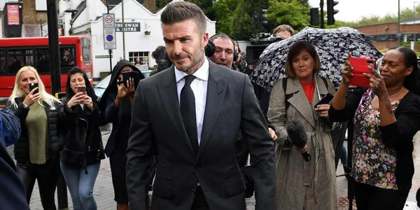 La estrella del Liverpool, que no se cansa de levantar elogios de la prensa, compañeros y especial su técnico, muestra una nueva faceta en las calles londinenses.