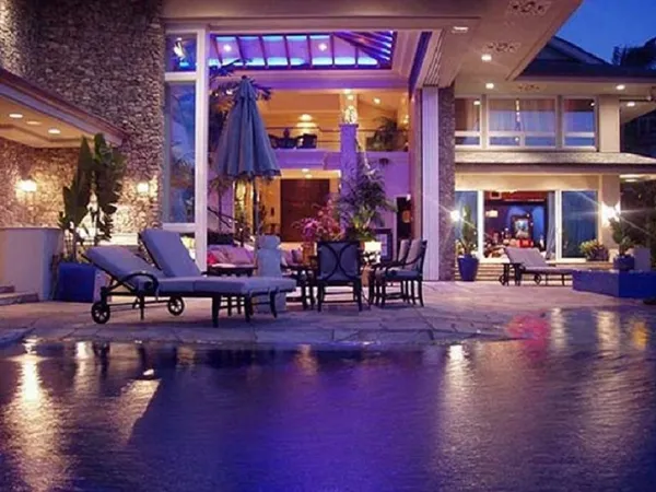 La impresionante casa se encuentra en Barcelona, cerca de la residencia de Lionel Messi.