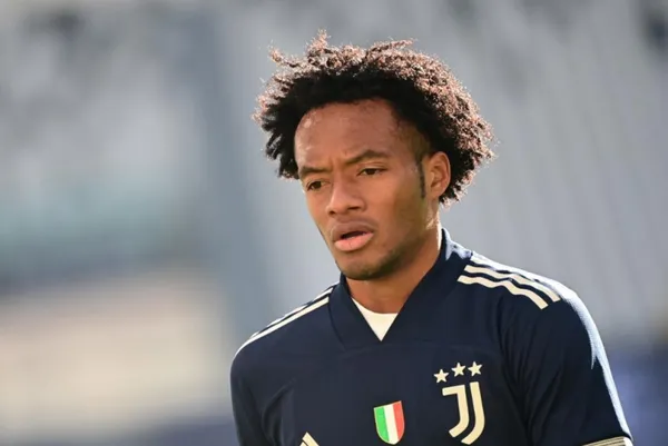 La Juventus podría descender en Italia por un tema de fraude fiscal, por ese motivo Cuadrado abandonaría al equipo y está en la mira del West Ham. Cuadrado tiene motivos adicionales para irse del equipo.