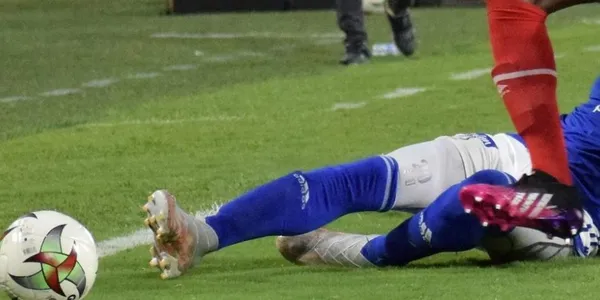 La Liga Betplay fue reconocida como la que más detiene el juego con faltas, un estudio así lo ratifica.