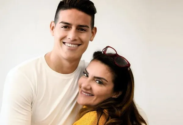 La mamá de James no estuvo en el debut de su hijo en Qatar, pero compartió una experiencia en redes sociales que terminó opacando a su hijo y generando comentarios.