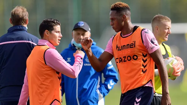 La Premier League de Inglaterra comenzará el próximo viernes, 13 de agosto de 2021. En el mencionado torneo jugarán 7 colombianos: James Rodríguez, Yerry Mina, Davinson Sánchez, Yerson Mosquera, Juan Camilo Hernández, Ian Poveda y Steven Alzate. De esa lista de jugadores hay 2 colombianos que en teoría podrían tener un excelente semestre.