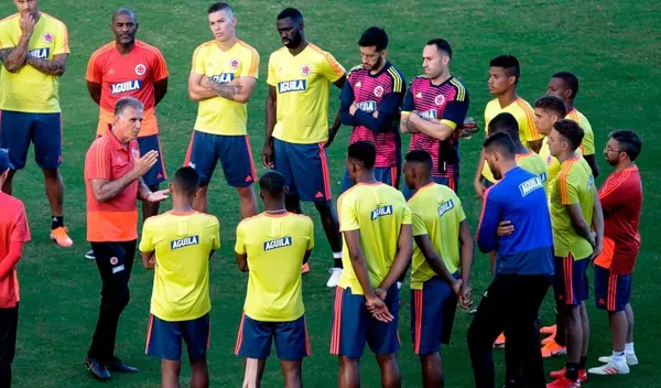 La selección colombiana se llevó una goleada de 6 por 1 y estos hizo Carlos Queiroz con los jugadores que le tienden la cama para que deje la dirección técnica