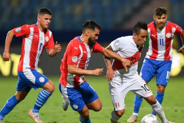 La Selección peruana gana parcialmente ante la blanquiroja y jugará el repechaje rumbo a Catar 2022.