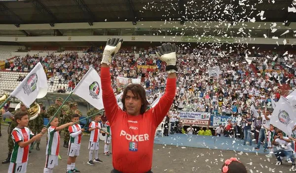 La vida después del fútbol muchas veces es incierta, pero en el caso de Juan Carlos Henao Valencia no lo es, ahora se dedica a sus negocios, uno de ellos un bar en Riosucio, Caldas y hace poco se lanzó a la política.