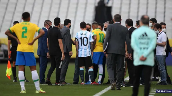 Las sanciones que pueden señalar a los verdaderos culpables de la inclusión de jugadores argentinos provenientes de Inglaterra en el plantel que comenzó la disputa frente a Brasil por Eliminatorias, se habla de una posible 'complicidad' con organismos de la logística de la etapa clasificatoria al mundial.