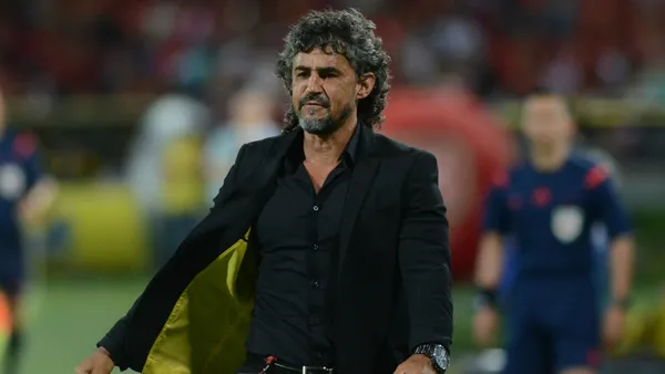 Leonel Álvarez vuelve a tomar fuerza ante la inminente salida de Juan Cruz Real del América de Cali y hay estos 3 jugadores que él no los quiere.