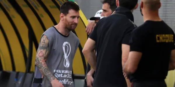 Lionel Messi protegió a cuatro de sus compañeros cuando las autoridades brasileñas intentaron deportarlos a la fuerza e incluso estaban armados. Messi habló de lo sucedido en Brasil.