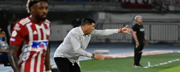 Los estrategas tuvieron un fuerte cruce tras el empate en Barranquilla.