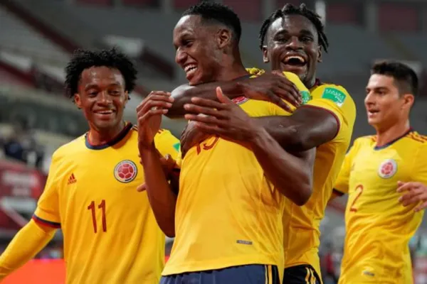 Los futbolistas colombianos en Europa se han cotizado de gran forma y en las mejores ligas. Hay una lista de los 5 colombianos más caros en el mundo y que probablemente cambien de equipo en este mercado de pases. Se trata de: Duván Zapata, Davinson Sánchez, Luis Muriel, James Rodríguez y Luis Díaz. Algunos cambiarán de equipo en este mercado de pases, otros se mantendrán y algunos evalúan ofertas tentadoras.