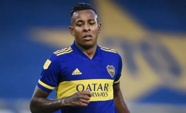 Los periodistas en Argentina no han dejado que pase por debajo de la mesa todas actitudes malcriadas de Sebastián Villa. El colombiano se ha ausentado de los entrenamientos de Boca Juniors para forzar su salida. Ya el club anunció que no estará en el Superclásico contra River Plate, este miércoles, 04 de agosto de 2021. Los comportamientos de Villa le han traído un gran problema a los colombianos: Edwin Cardona, Frank Fabra y Jorman Campuzano.