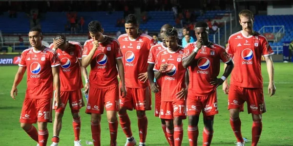 Luego de la derrota en la Copa Libertadores, contra Internacional, los hinchas pierden la paciencia y empiezan a exigir salidas