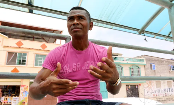 Luego de llegar como gran figura a Millonarios, fue un total fracaso y ahora se gana la vida vendiendo chocolate.