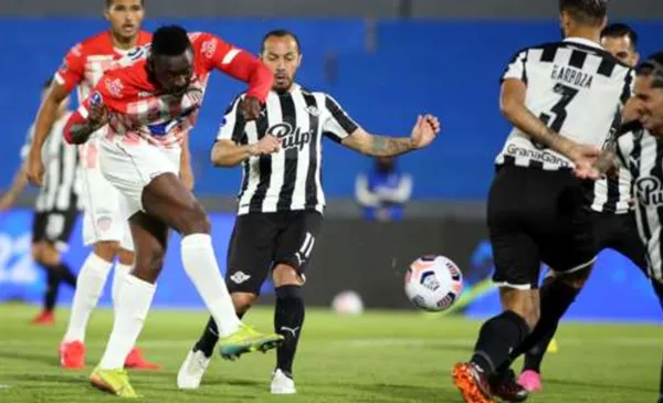 Luis Amaranto Perea volvió a fallar al frente del Junior FC y perdió la oportunidad que tenía para mejorar la imagen del cuadro “Tiburón” al alinear a Cristian Martínez Borja.