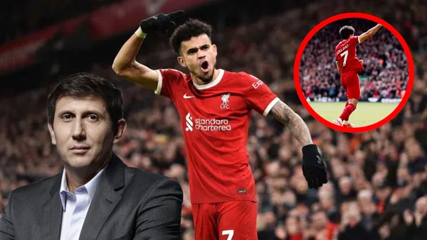 Luis Díaz celebrando con la camiseta de Liverpool