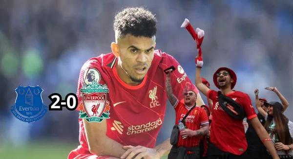 Luis Díaz con el dorsal de Liverpool, al lado los hinchas del conjunto red. FOTO: Pulzo