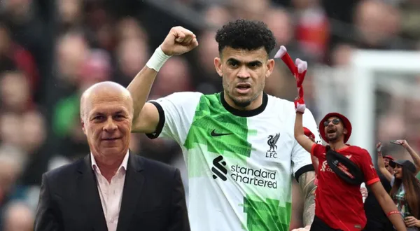 Luis Díaz con la camiseta de Liverpool, al lado Carlos Antonio Vélez. FOTO: Noticias Caracol