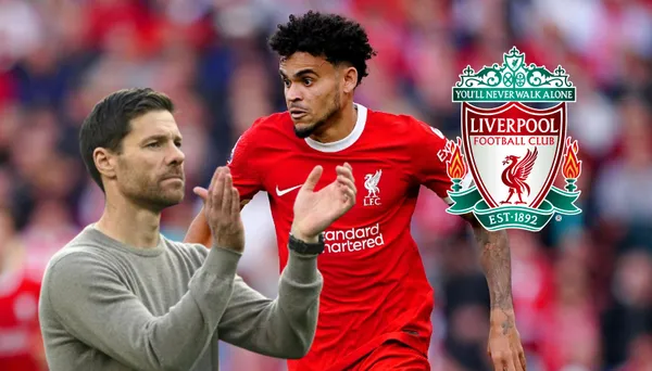 Luis Díaz con la camiseta de Liverpool de Inglaterra, al lado Xabi Alonso. beIN Sports