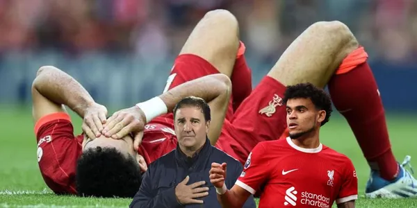 Luis Díaz expuesto en una dura jugada que casi lo saca del partido del Liverpool, delicado a pocos días de jugar con la Selección Colombia.