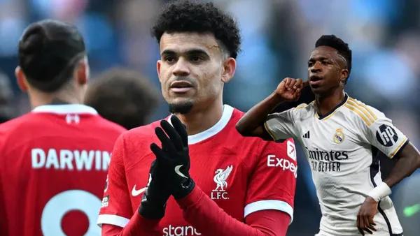 Luis Díaz la camiseta del Liverpool- Fotos: W Radio, El País