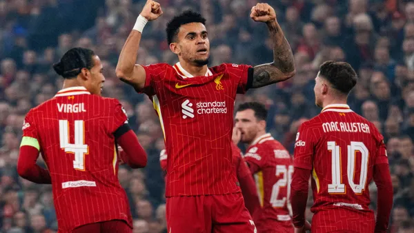 Luis Díaz marcó un hat-trick en Champions League ante el Bayer Leverkusen. Foto: @LFC/X